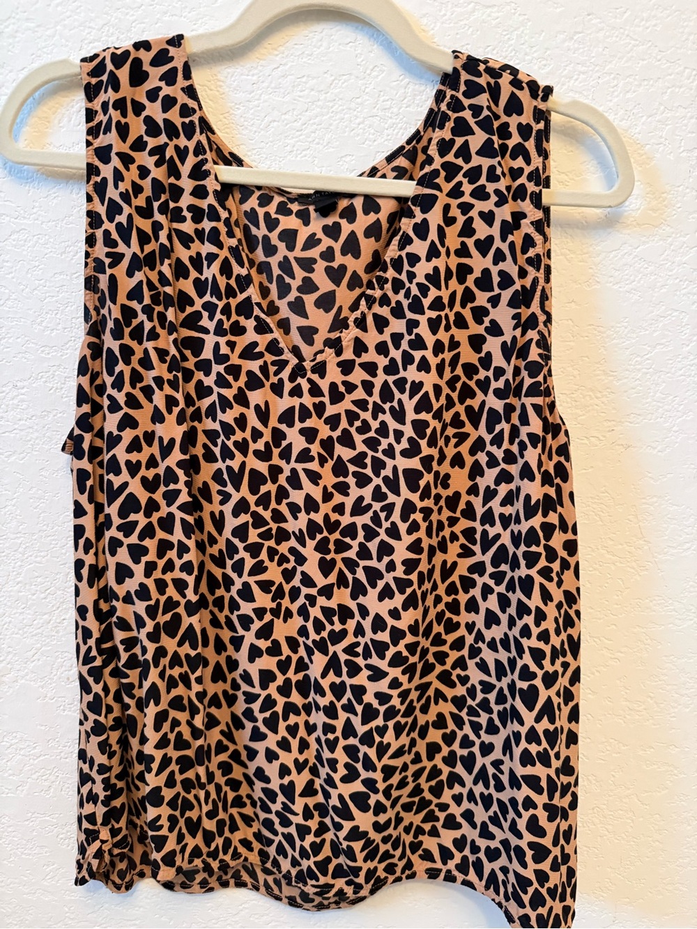 Ann Taylor Sleeveless V-Neck Heart Print Top - Black on Tam